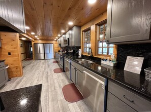 Coffee/tea maker, fridge, microwave, oven - Western Lodge - Huge, w/Heated Pool, Hocking Hills (Logan)