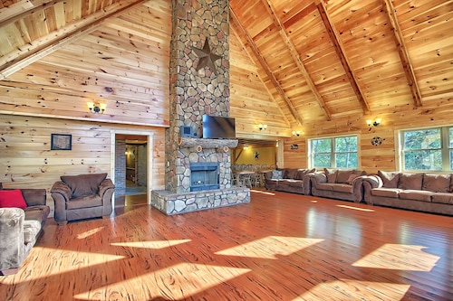 Western Lodge - Huge, w/Heated Pool, Hocking Hills