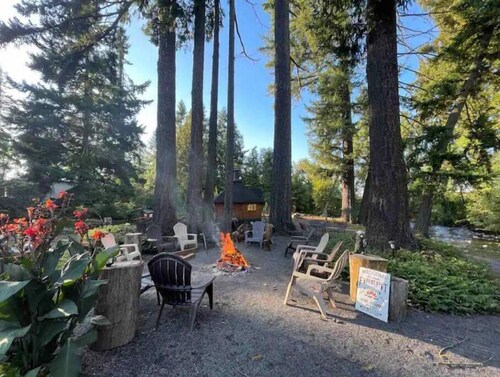 4 Cabins on the Abiqua Creek