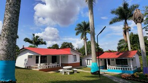 3 bedrooms, free WiFi, bed sheets, wheelchair access