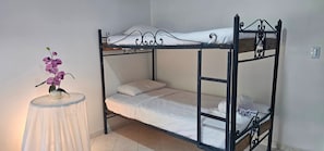 3 bedrooms, free rollaway beds, free WiFi, bed sheets