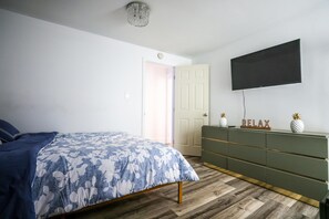 3 bedrooms, desk, free WiFi, bed sheets