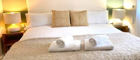 3 bedrooms, iron/ironing board, WiFi, bed sheets