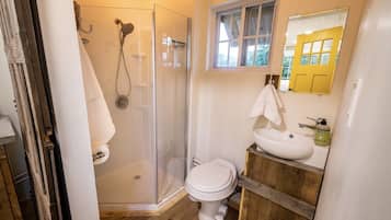 Free toiletries, towels, toilet paper