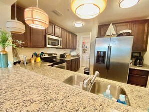 Kjøleskap, mikrobølgeovn, ovn og oppvaskmaskin