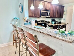 Refrigerador, microondas, horno, lavavajillas