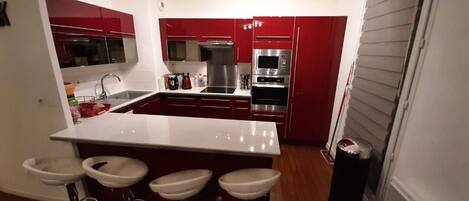 Microwave, oven, stovetop, dishwasher