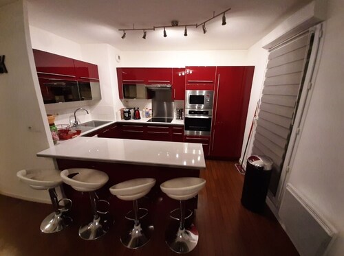 Joli Appartement Avec Jardin et ses 2 Parkings Privés à 20 Minutes de Paris!