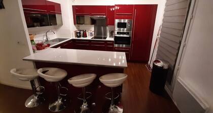 Joli Appartement Avec Jardin et ses 2 Parkings Privés à 20 Minutes de Paris!