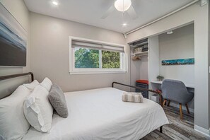 1 bedroom, desk, iron/ironing board, WiFi