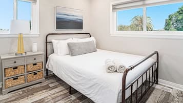 1 habitación, escritorio, tabla de planchar con plancha y wifi