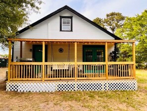 Exterior - Book Haven 2BR by fairgrounds/Blue Bell Creameries (Brenham)