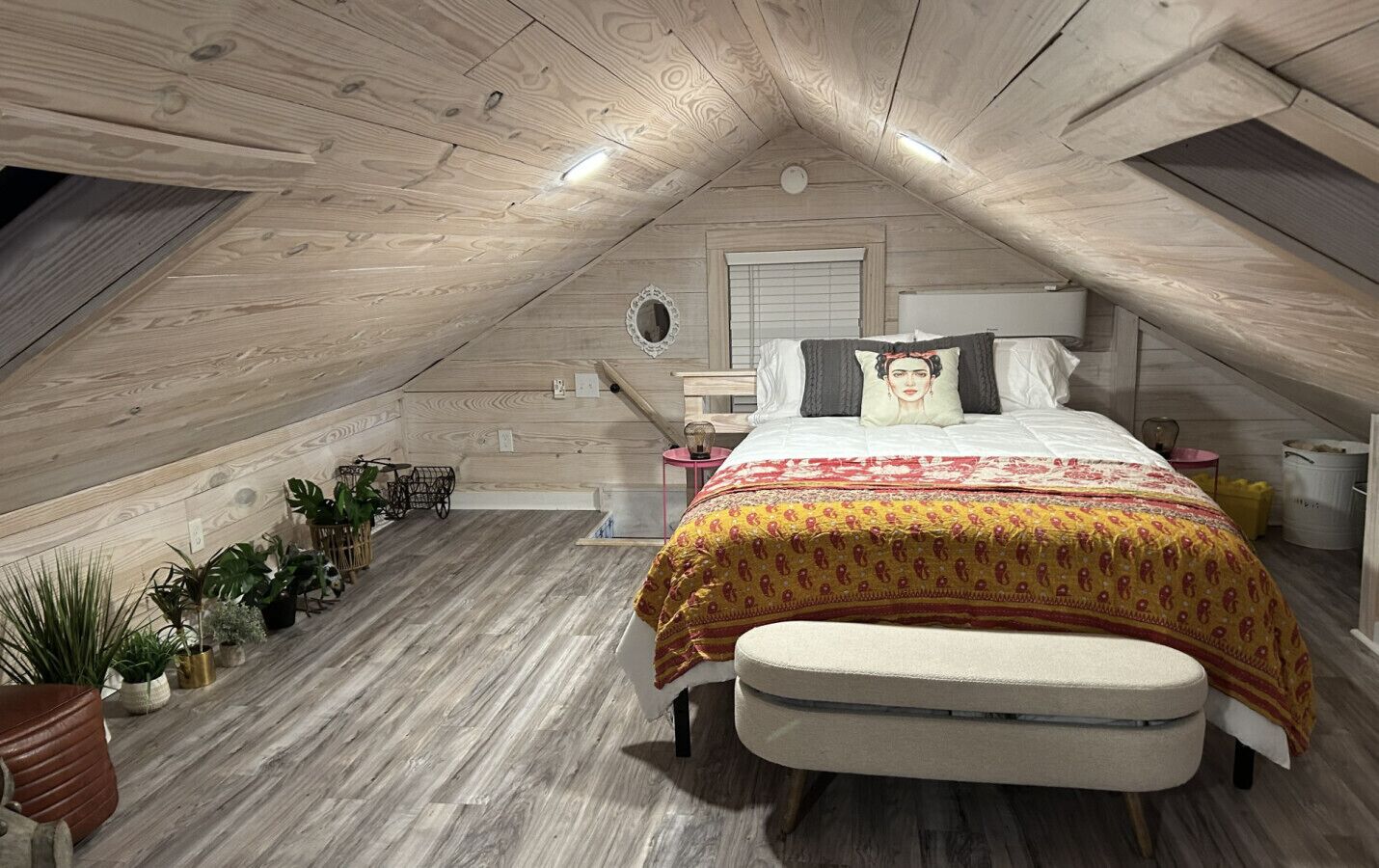 2 soverom, skrivebord, strykejern/-brett og wi-fi