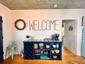 Interior - Book Haven 2BR by fairgrounds/Blue Bell Creameries (Brenham)