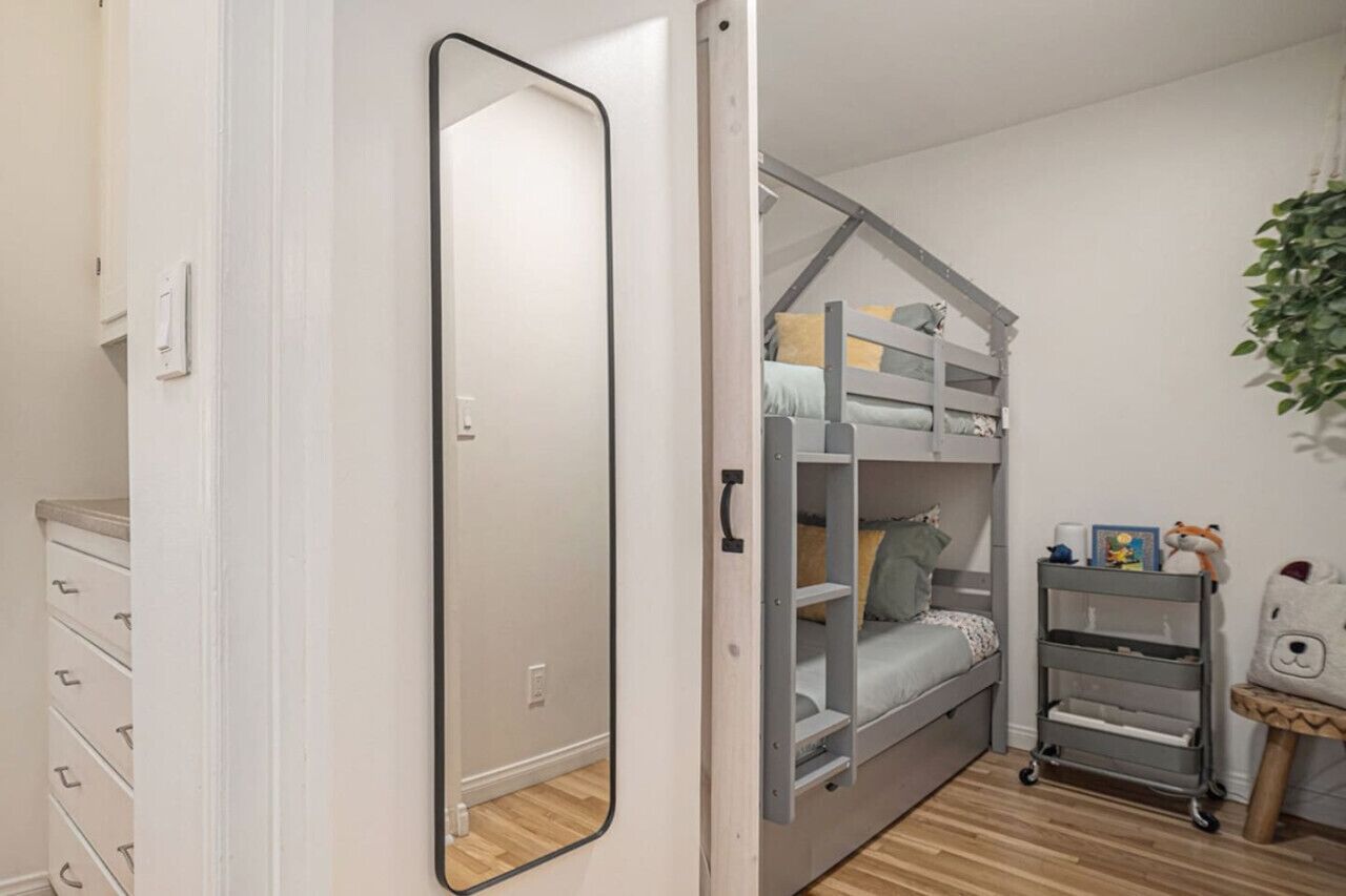 3 habitaciones, escritorio, tabla de planchar con plancha y wifi 