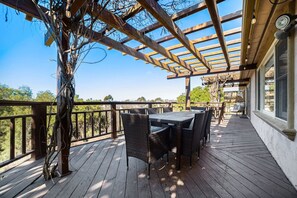 Outdoor dining - 3BR | Canyon Views, Deck, Fast Wi-Fi, Smart TVs (Bonita)
