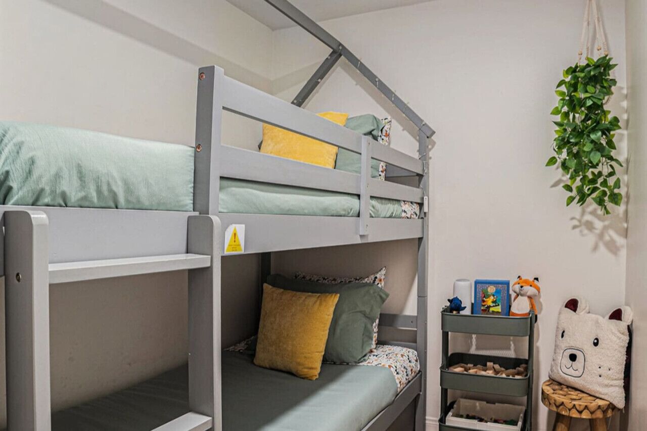 3 habitaciones, escritorio, tabla de planchar con plancha y wifi 