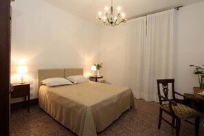 3 chambres, bureau, fer et planche à repasser, Wi-Fi gratuit