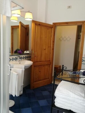 Hårføner og håndklær