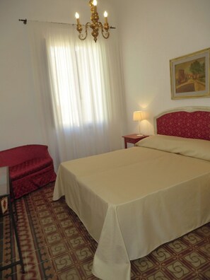 1 bedroom, desk, iron/ironing board, free WiFi - Dimora Pieri - Apartment Strozzi, historic building in the old center with elevator (Firenze)