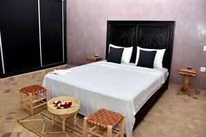 3 bedrooms, iron/ironing board, travel cot, free WiFi