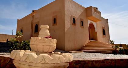 Villa sur Colline Avec Piscine son Vis-à-vis,
