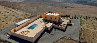 Villa sur Colline Avec Piscine son Vis-à-vis,