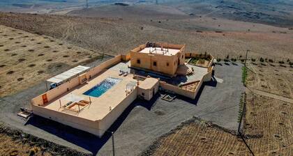 Villa sur Colline Avec Piscine son Vis-à-vis,