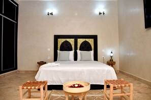 3 bedrooms, iron/ironing board, travel crib, free WiFi - Villa sur Colline Avec Piscine son Vis-à-vis, (Marrakech)