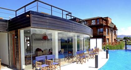 Lujoso Departamento con Costa del Lago Nahuel Huapi con Seguridad Privada -5 PAX