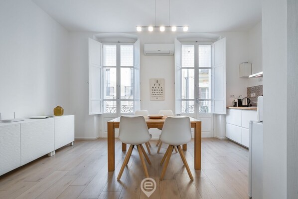 Dining - White Dream Apartment (Cagliari)
