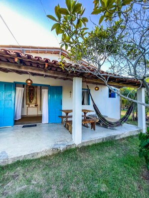 Outdoor dining - Cozy House in Caraíva, Less than a Minute from the Sea! (Caraíva)
