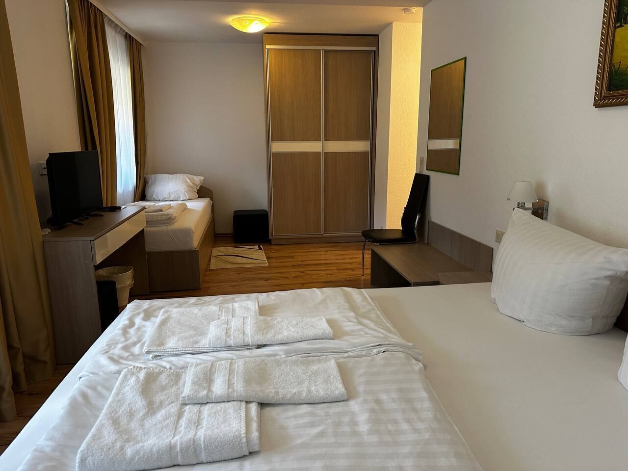 โต๊ะทำงาน, พื้นที่ทำงานแบบใช้แล็ปท็อป, Wi-Fi ฟรี, ผ้าปูที่นอน