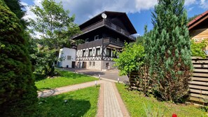 Fachada de la propiedad