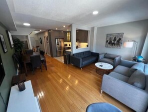 Living area - Near Vaughan mills & wonderland (Newmarket)