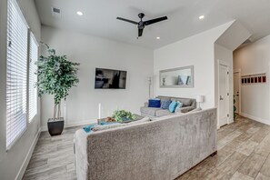 Smart TV, video games