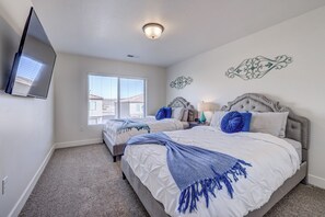 3 bedrooms, iron/ironing board, WiFi, bed sheets - Top Tier Townhome in Washington Utah   Private Spa, Pool, Firepit. VS507 (Washington)
