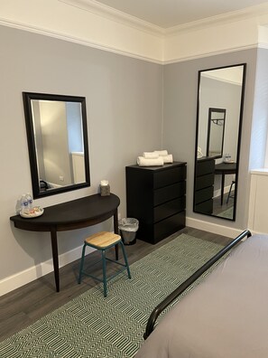 2 bedrooms, iron/ironing board, travel cot, WiFi