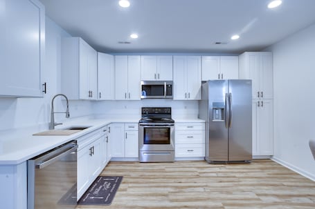 Apartment, 2 Bedrooms | Private kitchen
