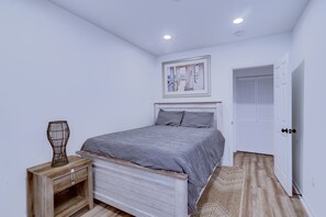 Apartamento, 2 habitaciones | 2 dormitorios, mobiliario individual, tabla de planchar con plancha