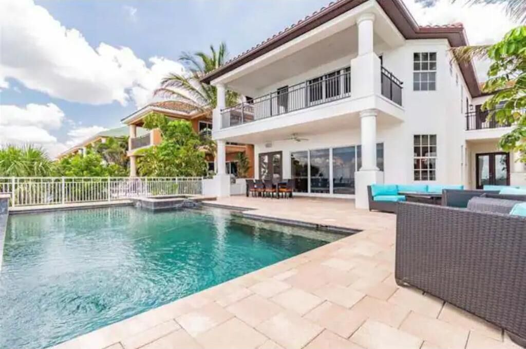 Luxury Waterfront Paradise in Apollo Beach