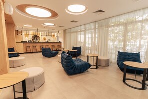 2 bar/ruang istirahat 