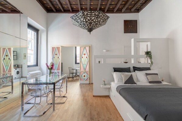 1 bedroom, WiFi, bed sheets - iFlat | Spanish Steps Brightness (Roma)