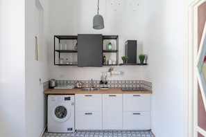 Fridge, stovetop, dishwasher, coffee/tea maker - iFlat | Spanish Steps Brightness (Roma)