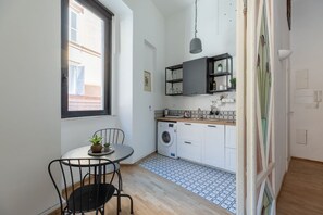 Fridge, stovetop, dishwasher, coffee/tea maker - iFlat | Spanish Steps Brightness (Roma)