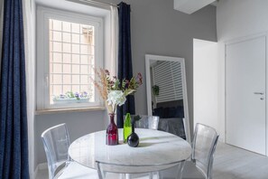 Dining - iFlat | The G Flat (Roma)