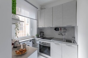 Kühlschrank, Ofen, Herdplatte, Geschirrspüler