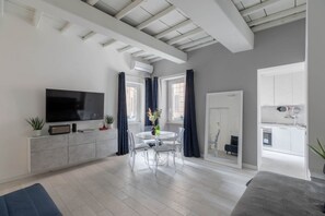 Flat-screen TV - iFlat | The G Flat (Roma)