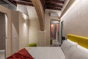 2 bedrooms, WiFi, bed sheets - iFlat | Spanish Steps Delight La Stegiosa (Roma)