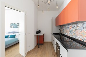 Fridge, oven, coffee/tea maker, toaster
